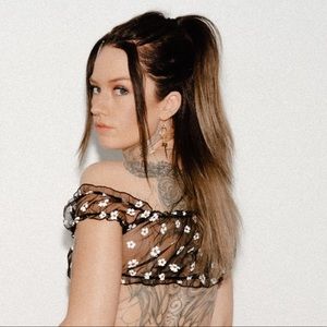 Meet your Posher, Amelia